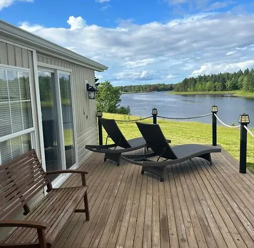 2 Bedroom Private Waterfront Getaway