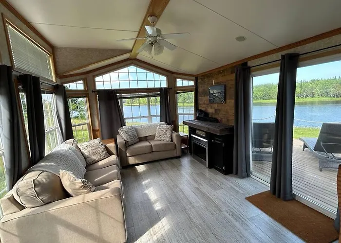 2 Bedroom Private Waterfront Getaway
